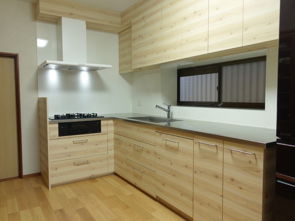 施工事例｜リフォームで叶えた〈木のぬくもりを感じるオーダーキッチン〉