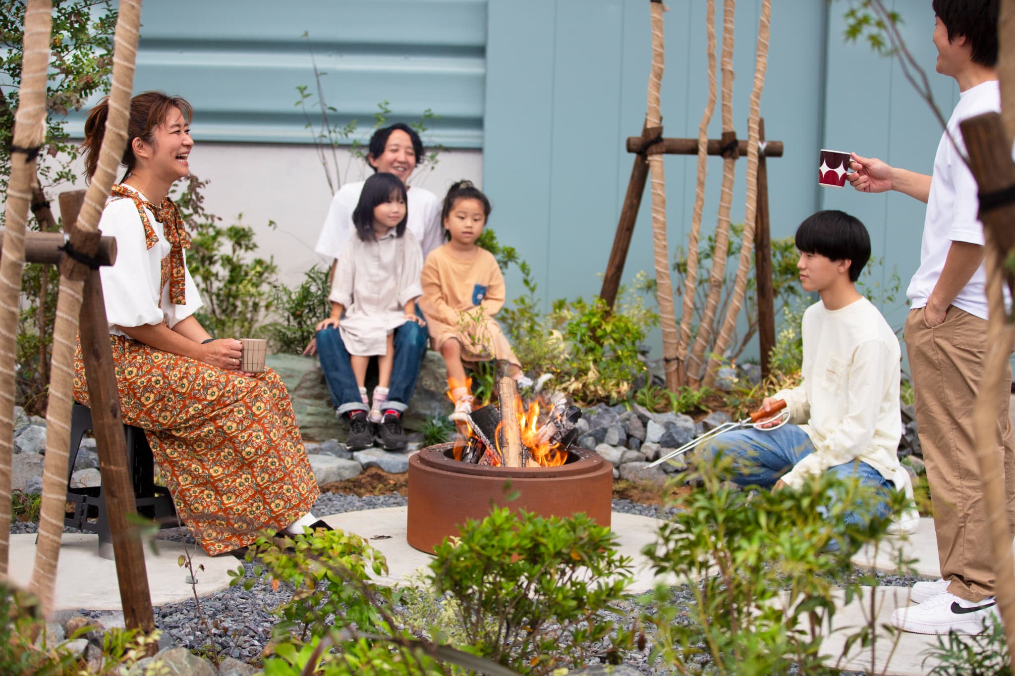 家族で楽しむアウトドアキッチン｜庭とつながる心地よい暮らし