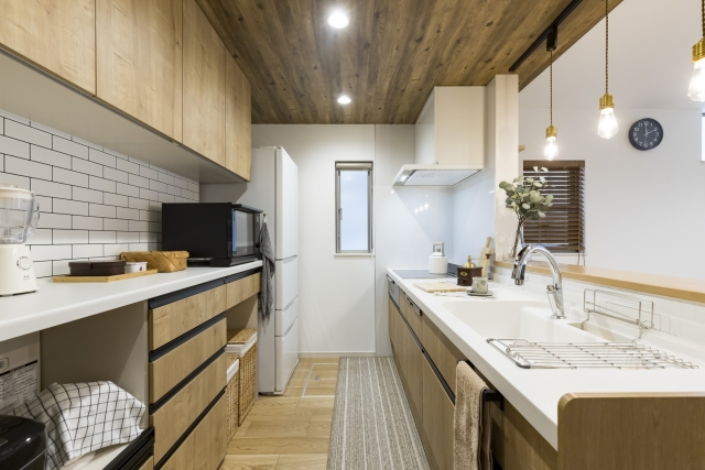 キッチン掃除のコツ｜IHとガスコンロの焦げ付き・換気扇・シンク・食洗機まで徹底解説！